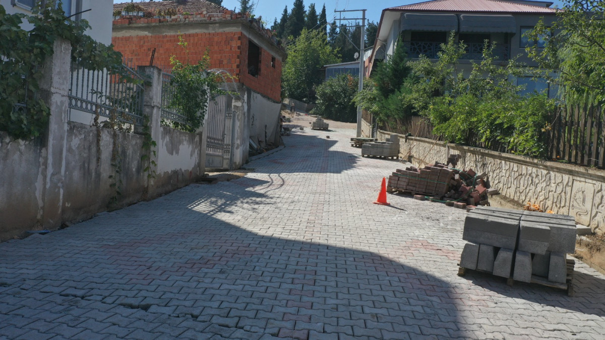 BAŞİSKELE’DE PARKE YOL ÇALIŞMALARINA DEVAM 