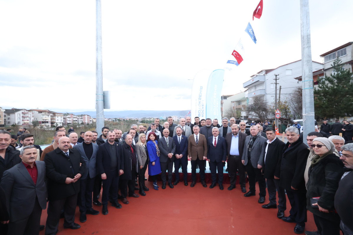 BÜYÜKŞEHİR’DEN, DERİNCE-KÖRFEZ’E TABLO GİBİ YOL