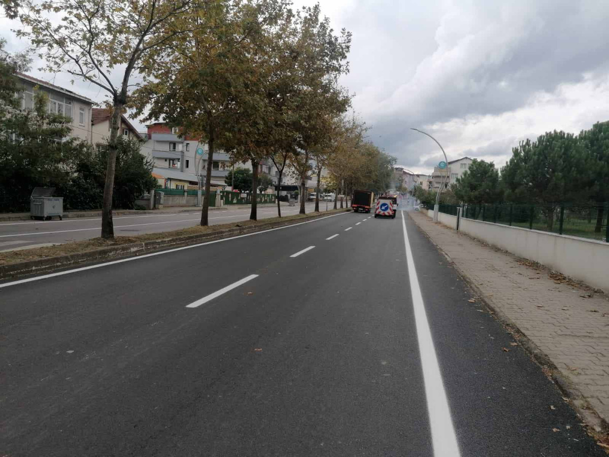 DERİNCE ERTUĞRUL GAZİ CADDESİ’NDE YOL ÇİZGİLERİ ÇİZİLDİ