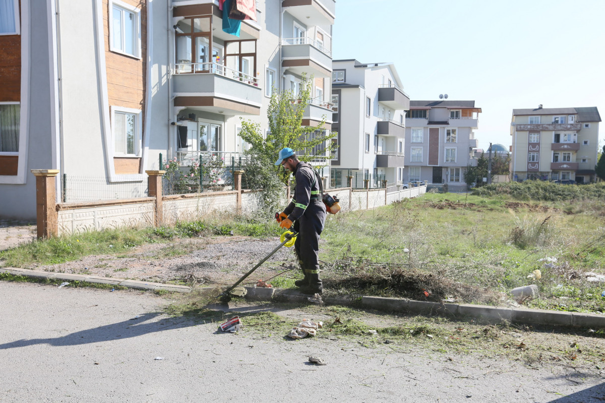 DERİNCE’DE ÇALIŞMALAR KENT GENELİNDE SÜRÜYOR