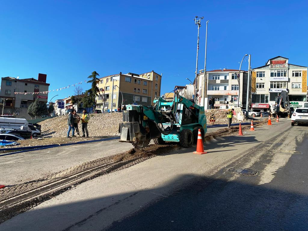 DİLOVASI'NDA ALTYAPI ÇALIŞMALARI HIZLA DEVAM EDİYOR