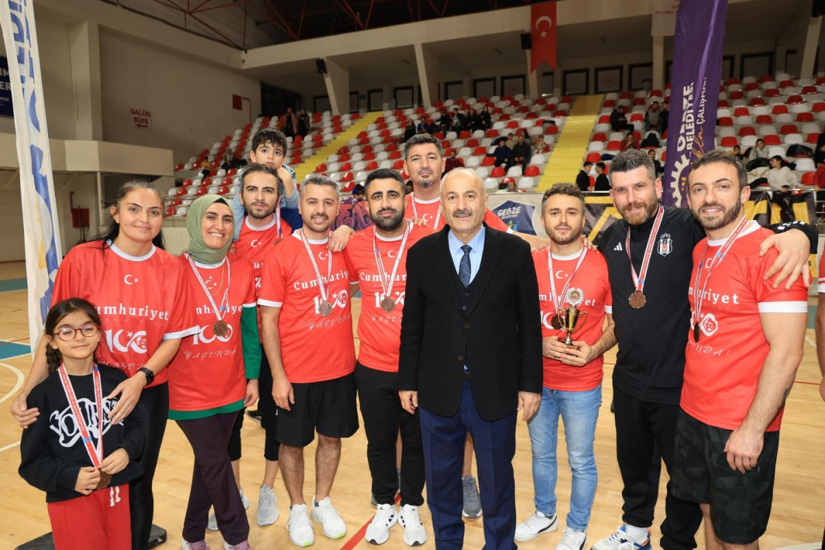 GEBZE'DE ÖĞRETMENLER VOLEYBOL TURNUVASINDA BULUŞTU