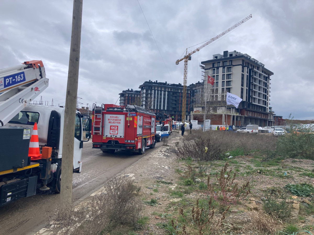 İŞ MAKİNESİ DOĞALGAZ BORUSUNU DELDİ, 13 MAHALLENİN GAZI KESİLDİ     