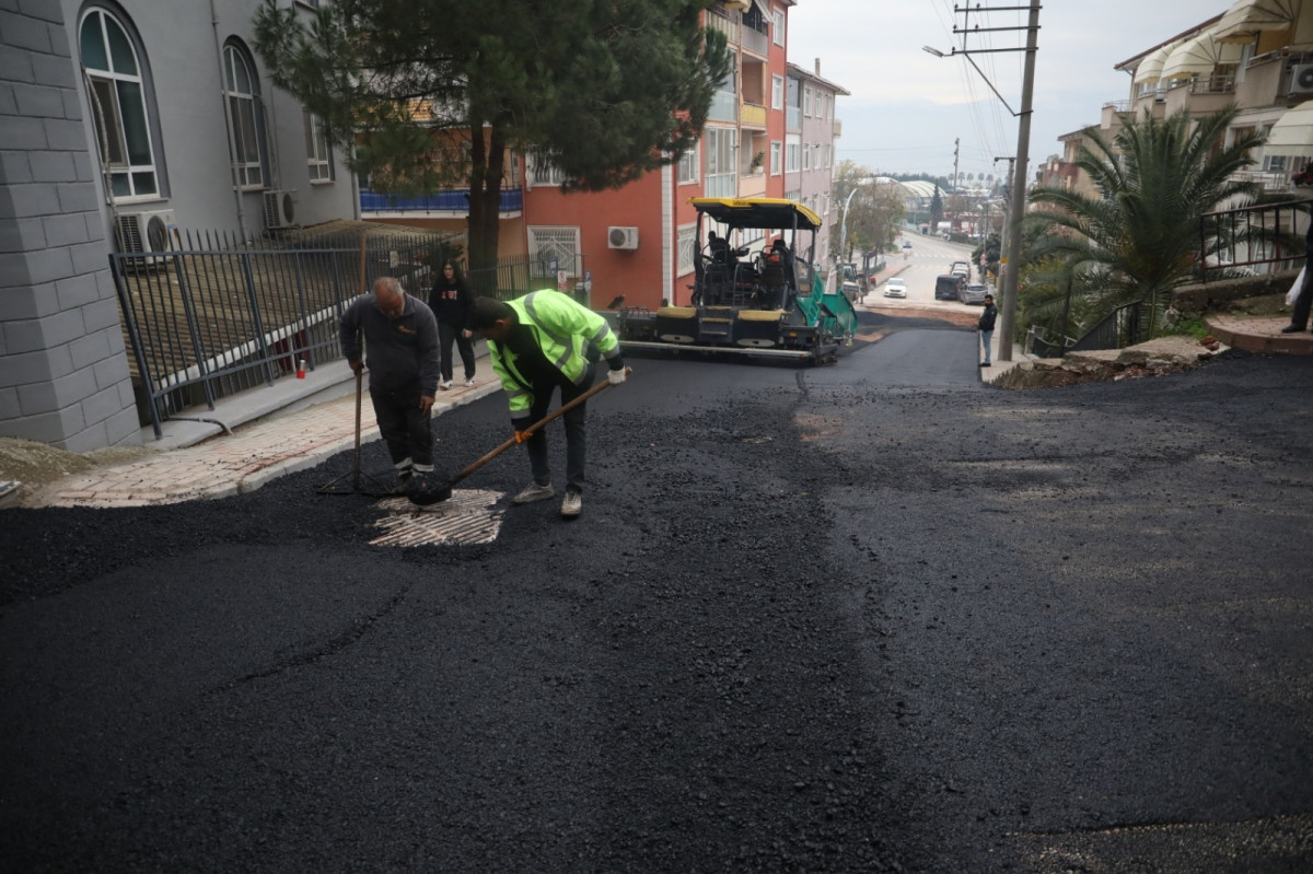 İZMİT BELEDİYESİ YENİMAHALLE’DEKİ YOL ÇALIŞMASINDA SONA GELDİ 