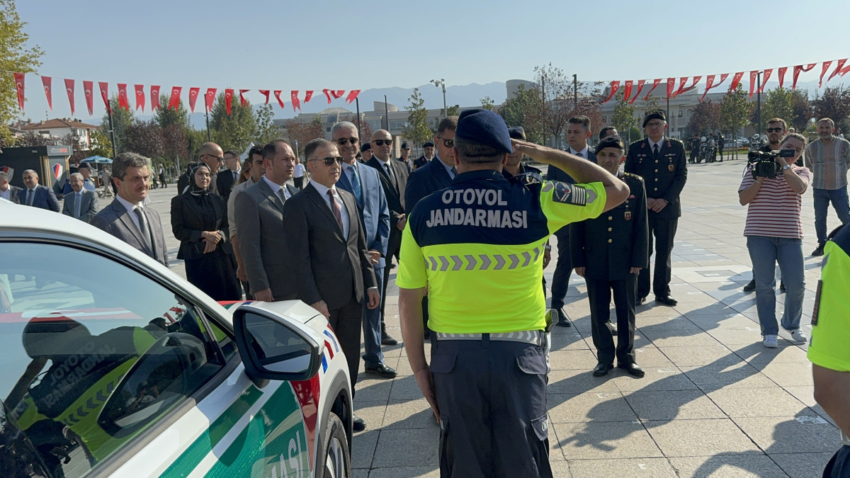 JANDARMANIN YENİ ARAÇLARI HİZMETE GİRDİ