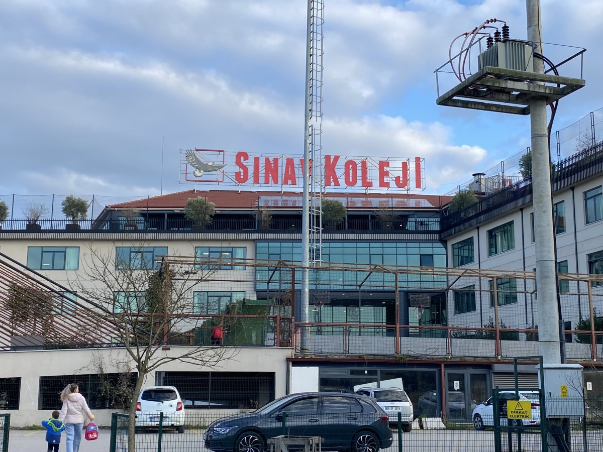 KOLEJDE ÖĞRETMENİN ÖĞRENCİLERE CİNSEL İSTİSMARDA BULUNDUĞU İDDİASI 