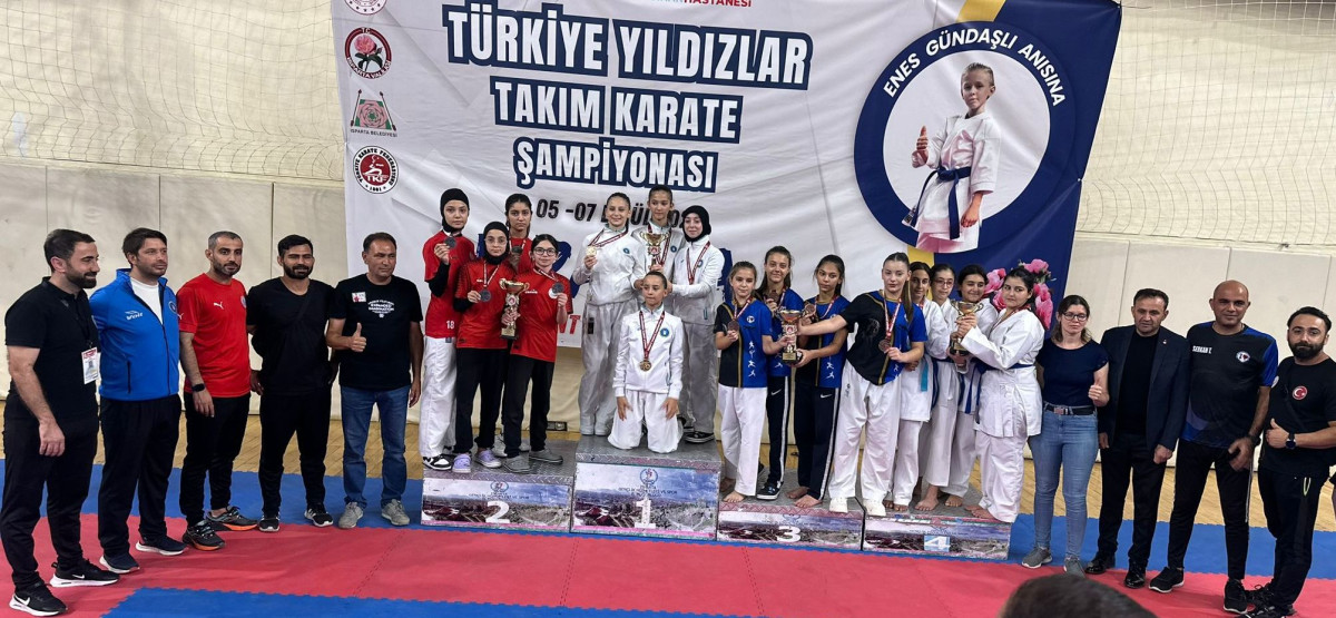 KÖRFEZ YILDIZ KIZ KARATE TAKIMI TÜRKİYE İKİNCİSİ OLDU