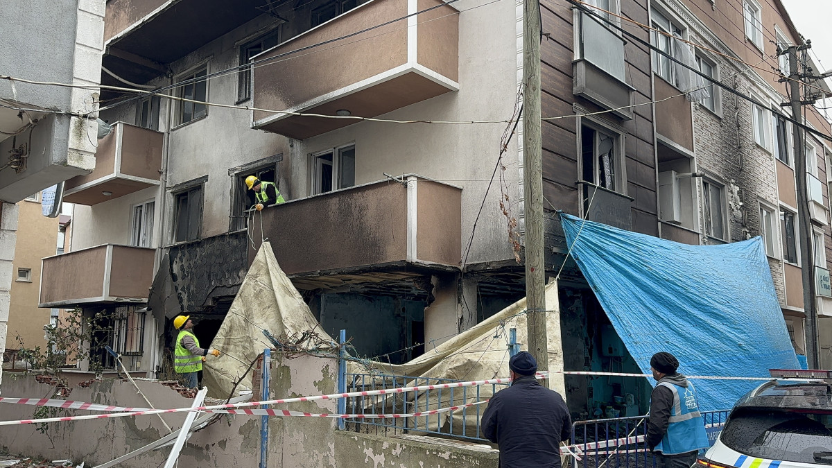 PATLAMANIN MEYDANA GELDİĞİ BİNADA HASARIN ŞİDDETİ ORTAYA ÇIKTI  