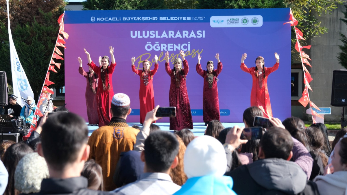 ‘ULUSLARARASI ÖĞRENCİ BULUŞMASI’NDA KÜLTÜRLER BULUŞTU